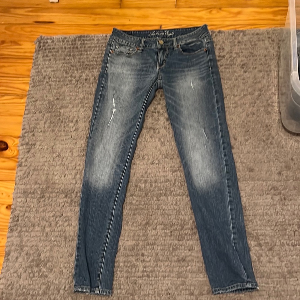 american eagle jeans size 2. like new.